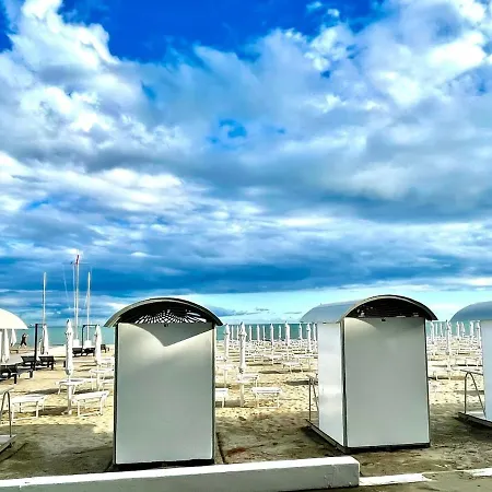 Dolce Beachfront Градо